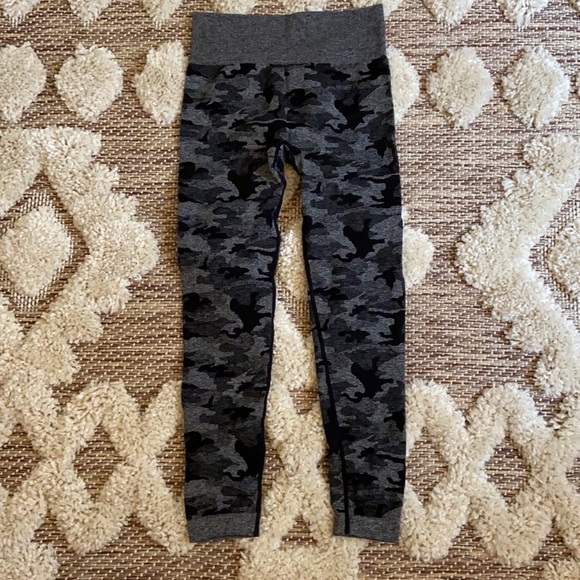 Seamless scrunched booty camo leggings - Picture 3 of 13